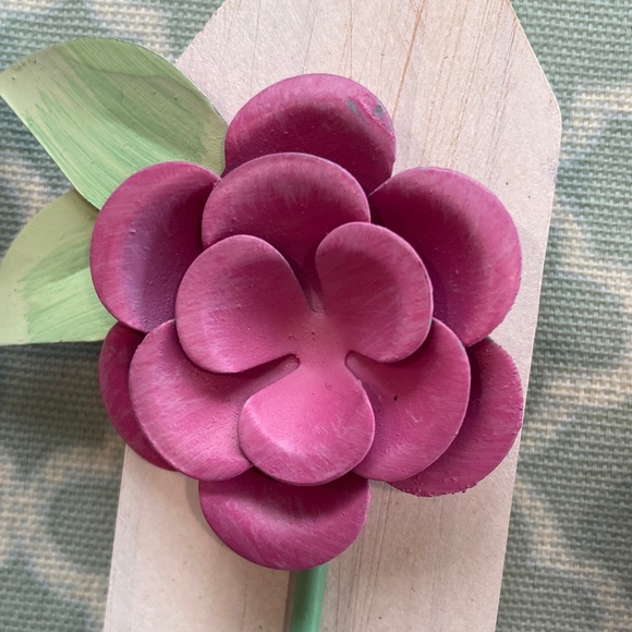 Wooden Fence Hello Spring Decor with Metal Flowers - Picture 5 of 6